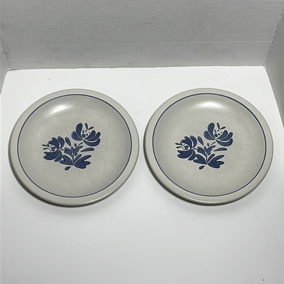Pfaltzgraff Yorktowne 10 1/4" Large Dinner Plate Set of 2 - Picture 1 of 5